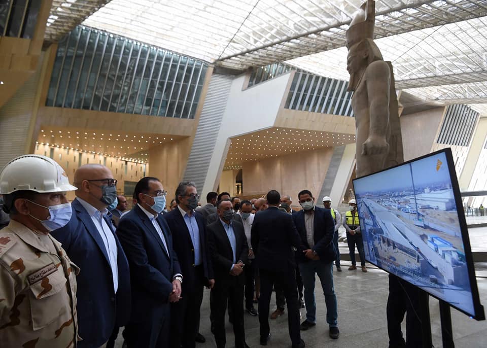 رئيس الوزراء يتفقد التطور في أعمال المتحف المصري الكبير والمنطقة المحيطة